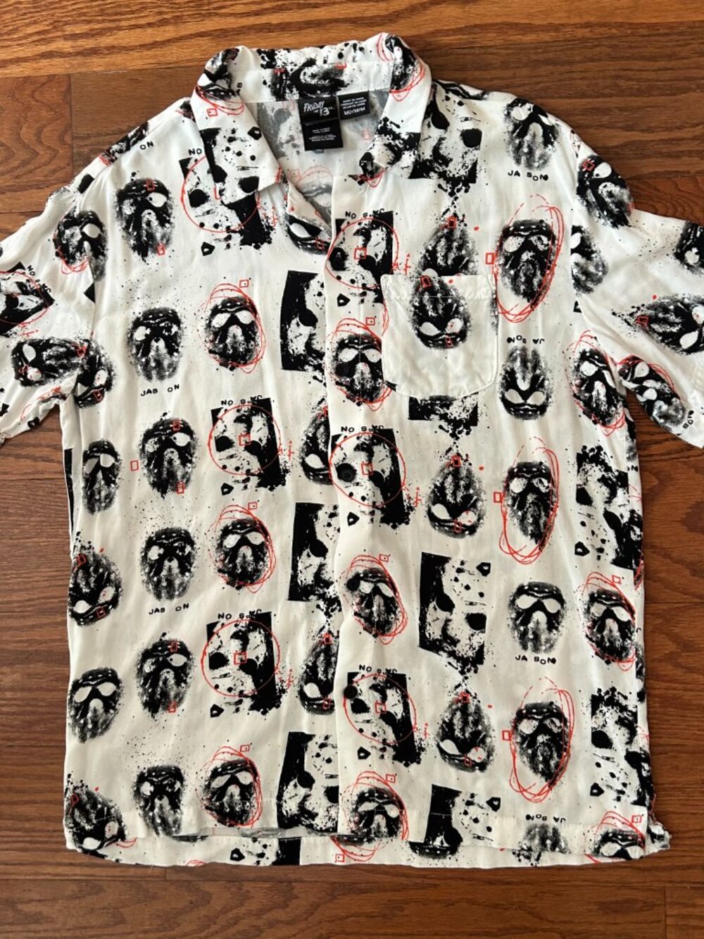 Friday the 13th Jason Voorhees Men's Short-Sleeve Button-Up Shirt Size Medium - Picture 10 of 10